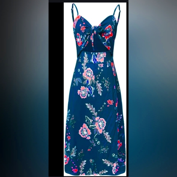 Dresses & Skirts - 👍Satin floral maxi dress NWOT